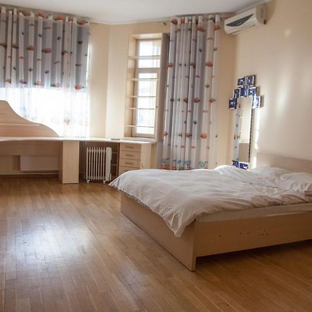 Two Bedroom Apartment With Balcony Kiev Ngoại thất bức ảnh