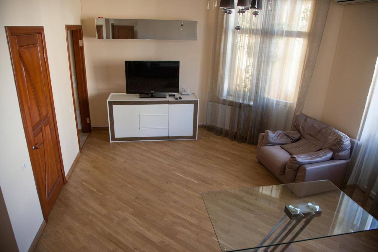 Two Bedroom Apartment With Balcony Kiev Ngoại thất bức ảnh