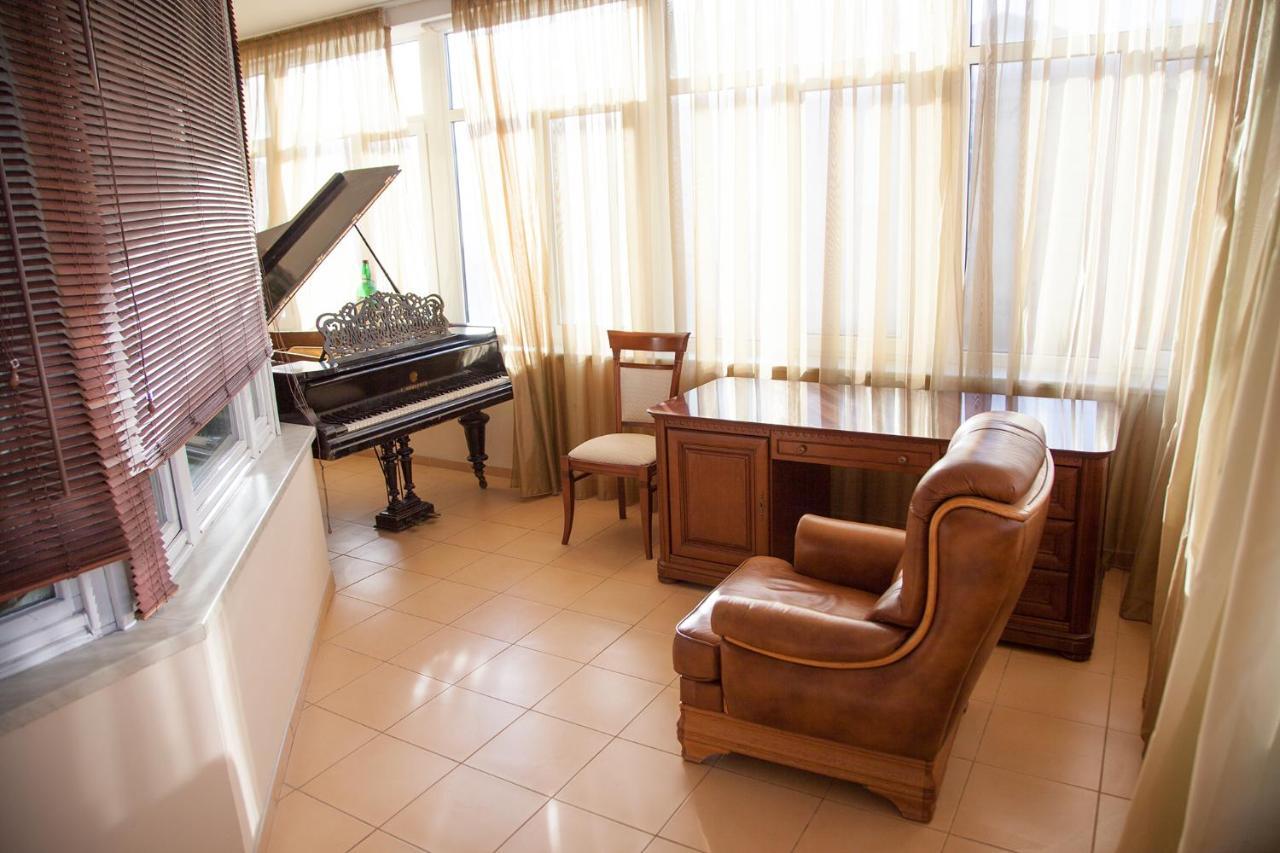 Two Bedroom Apartment With Balcony Kiev Ngoại thất bức ảnh