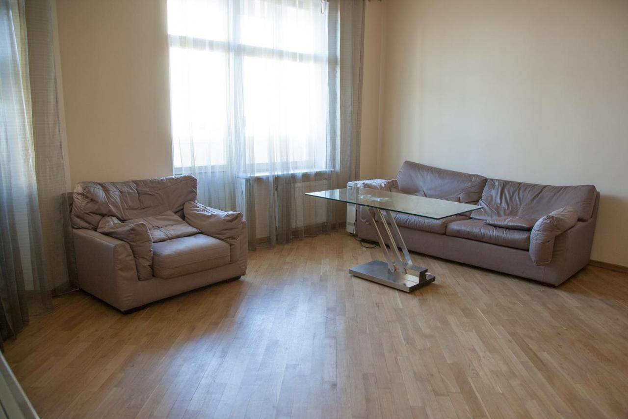 Two Bedroom Apartment With Balcony Kiev Ngoại thất bức ảnh