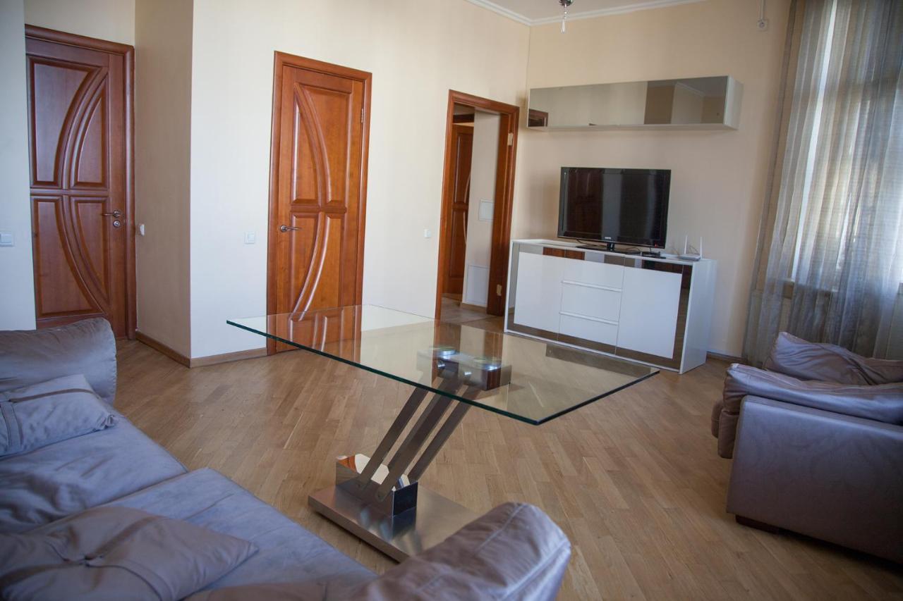 Two Bedroom Apartment With Balcony Kiev Ngoại thất bức ảnh